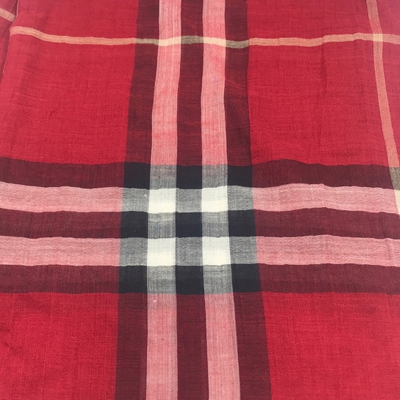🔥Authentic🔥 BURBERRY SHAWL- SCARF - Picture 2 of 4